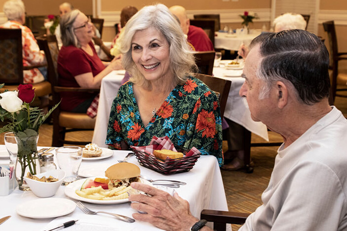 Residents dining at Foxwood Springs